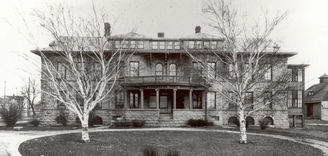 HistoricBuilding_10thCliff